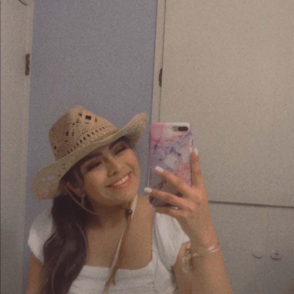 Meet your Posher, Elvira